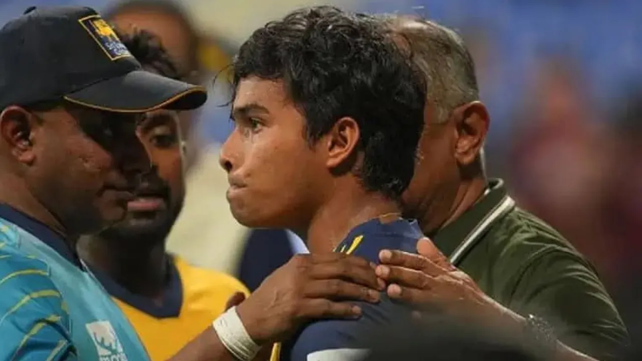 એશિયા કપની ચાલુ મેચમાં બેટિંગ સમયે શ્રીલંકન ખેલાડીને ખબર પડી કે પિતા હવે નથી રહ્યા