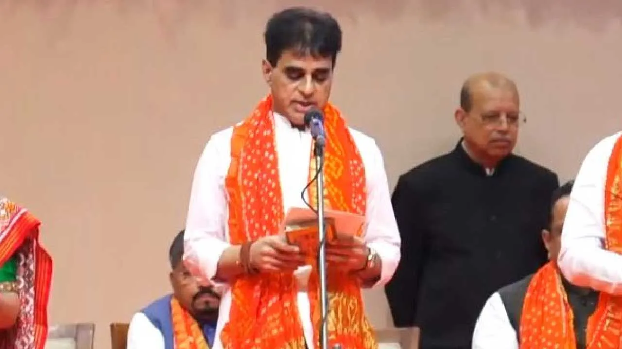 પ્રફુલ પાનશેરિયા: રાજકારણની વ્યસ્તતા વચ્ચે Ph.D. પ્રવેશ પરીક્ષા પાસ કરી