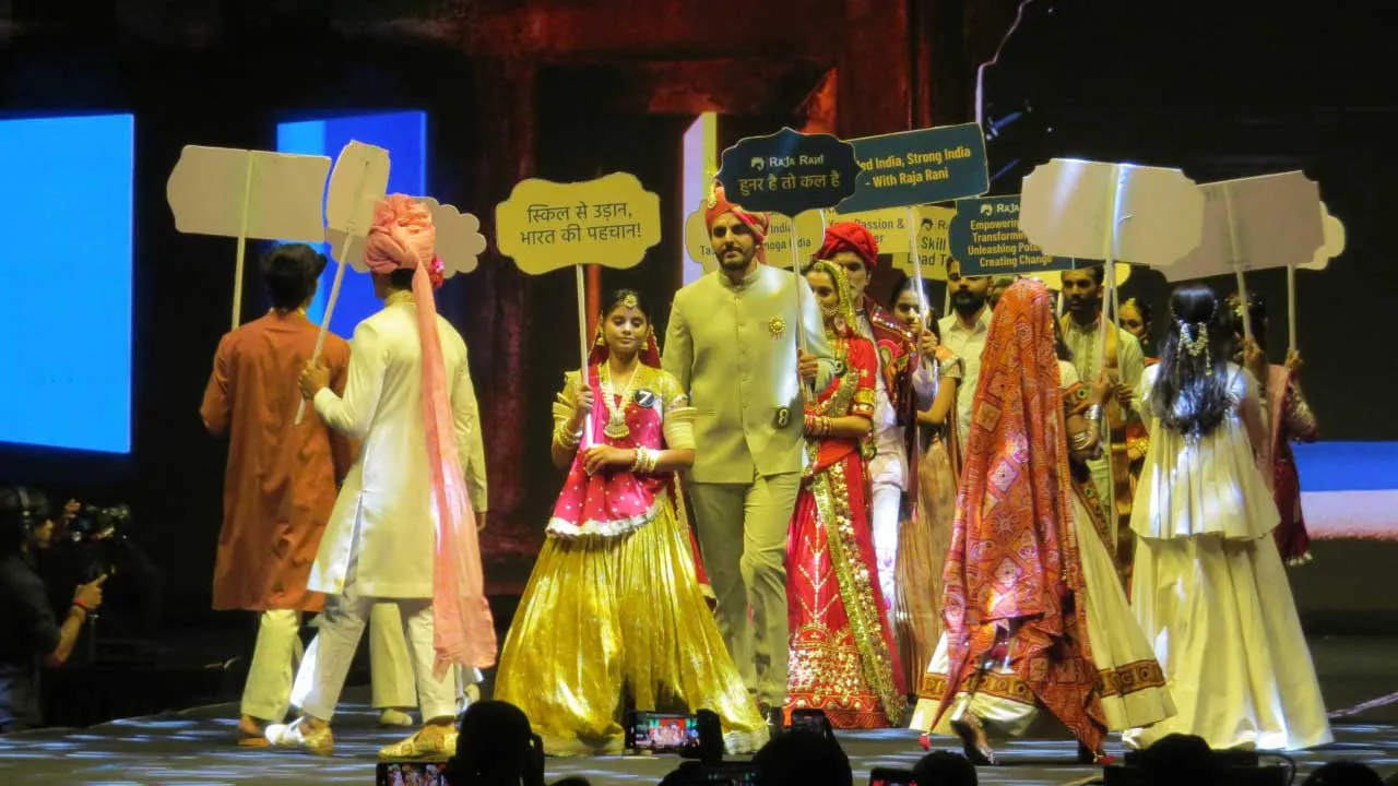 સુરત ખાતે યોજાયો વર્લ્ડનો સૌથી મોટો ફેશન શો, ગિનીઝ બુક ઓફ વર્લ્ડ રેકોર્ડ મળ્યું સ્થાન