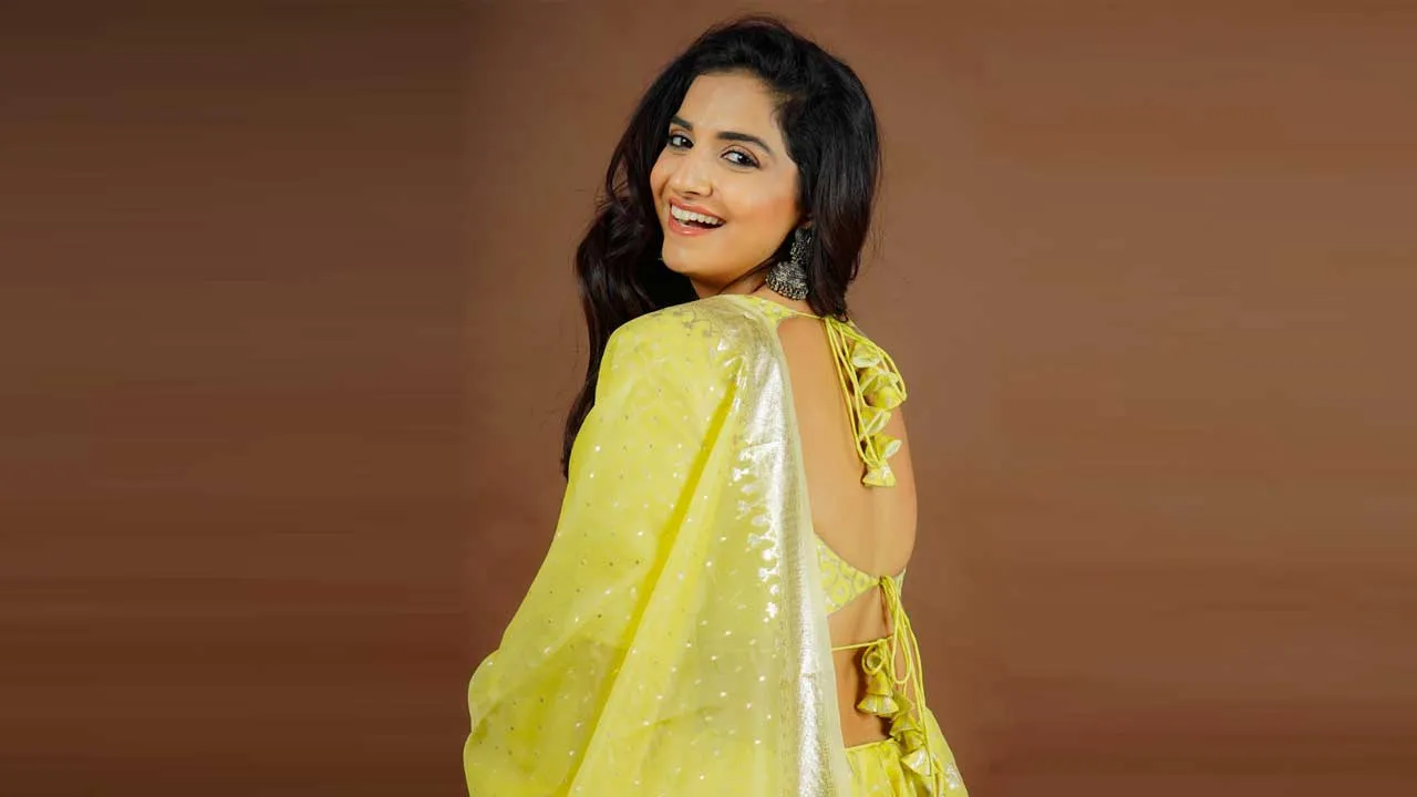 રૂ. 10 કરોડ કમાઇ ચૂકેલી ગુજરાતી મૂવી ચણિયા ટોળીની હીરોઇન હીના સૂરતની છે, વાંચો તેનો ઇન્ટરવ્યૂ