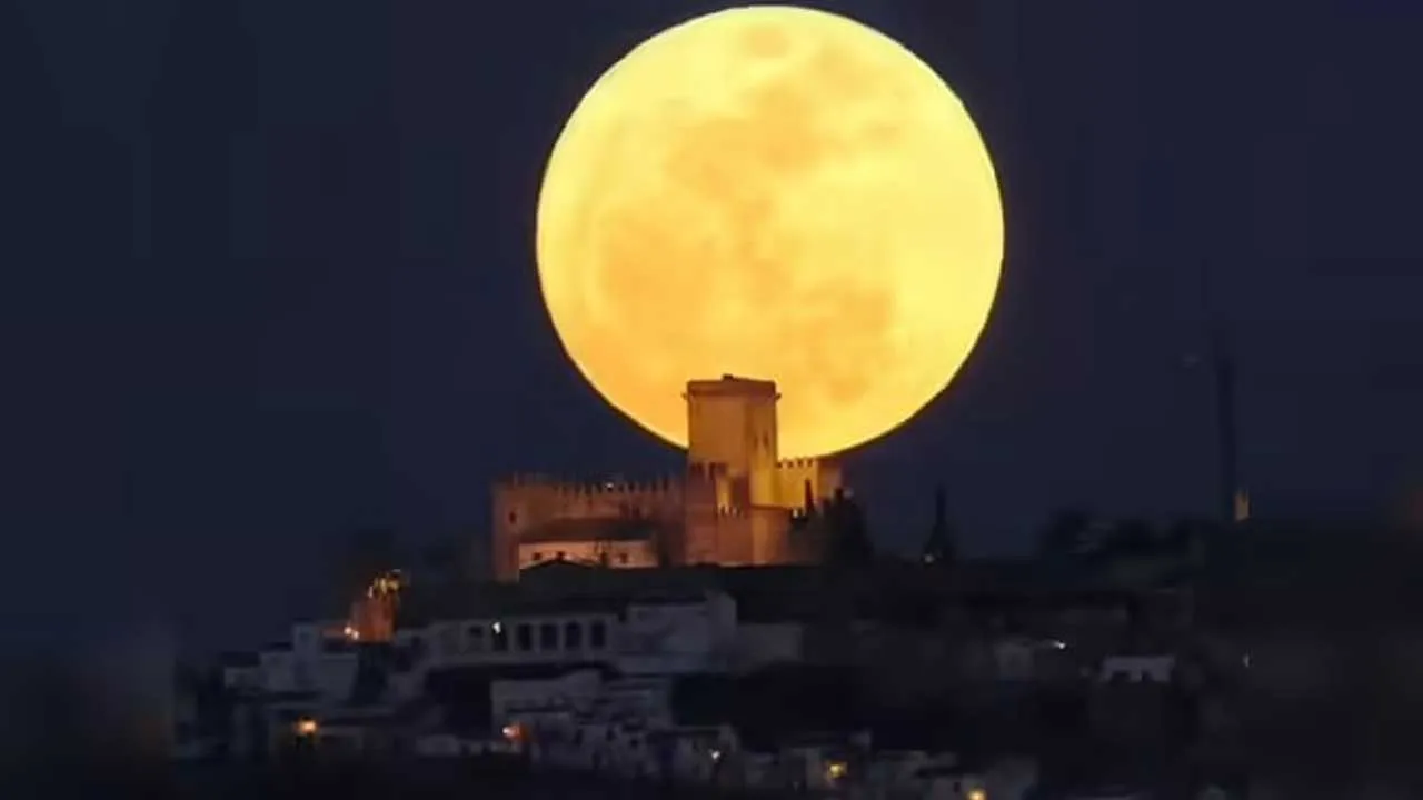 આજનું ચંદ્ર દર્શન ખૂબ જ ખાસ છે! સુપરમૂન 14 ટકા મોટો અને 30 ટકા વધુ પ્રકાશમાન રહેશે, જાણો નાસાના વૈજ્ઞાનિકોએ શું કહ્યું