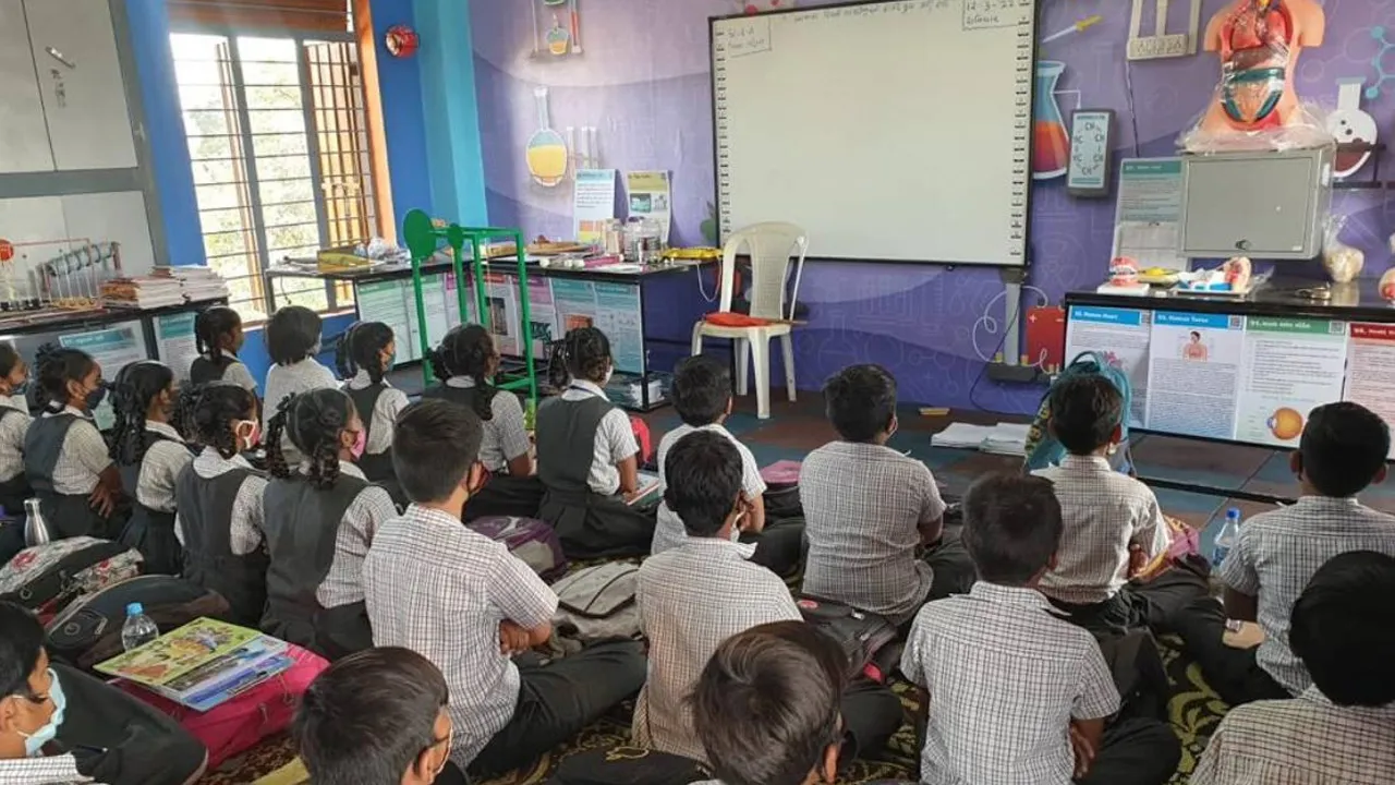 શૈક્ષણિક સત્ર પૂરું થવા આવ્યું ત્યારે જ શિક્ષણ વિભાગને જ્ઞાન સહાયકની યાદ આવી — 6 મહિના સુધી વિદ્યાર્થીઓ ભણ્યા શિક્ષક વિના