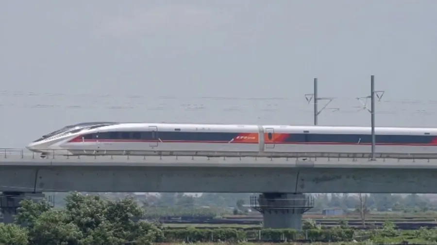 High-Speed-Bullet-Train-4 