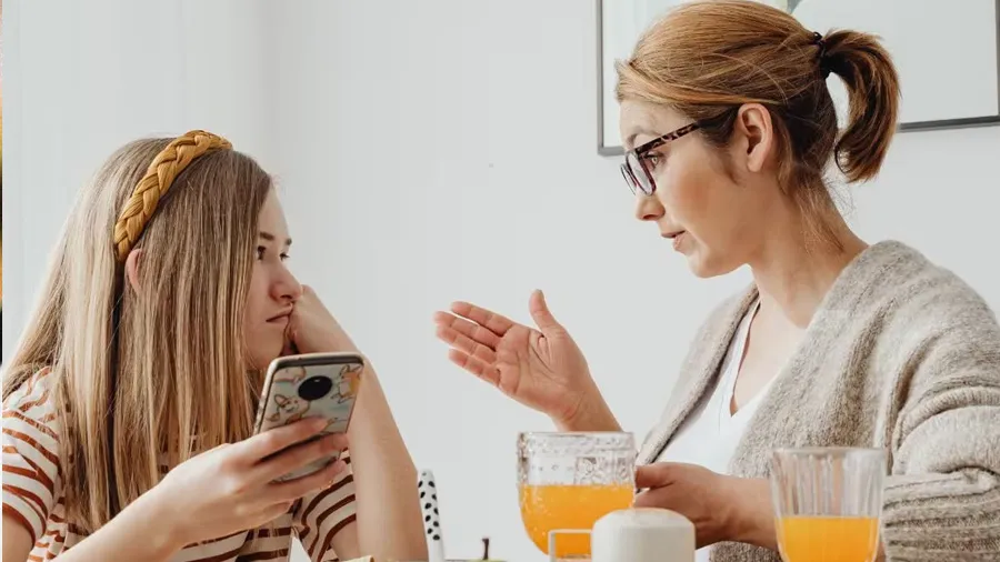 Mother-and-Daughters-1