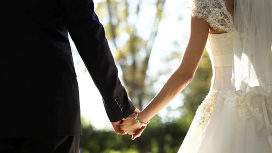 માતાની દીકરીઓને વિચિત્ર ઓફર, 'જો તેઓ લગ્ન નહીં કરે, તો તેમને રૂ. 29 લાખ મળશે'