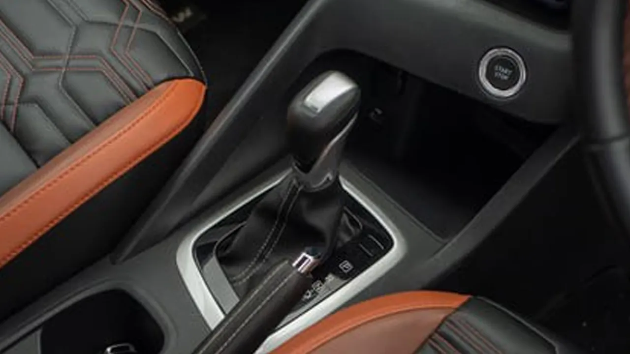 Nissan-Magnite-CNG-AMT 