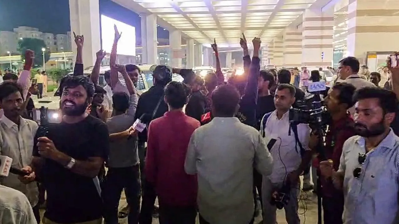 પટના એરપોર્ટ પર કોંગ્રેસના સીનિયર નેતાઓ સામે કાર્યકરો બાખડ્યા, સામે આવ્યું કારણ