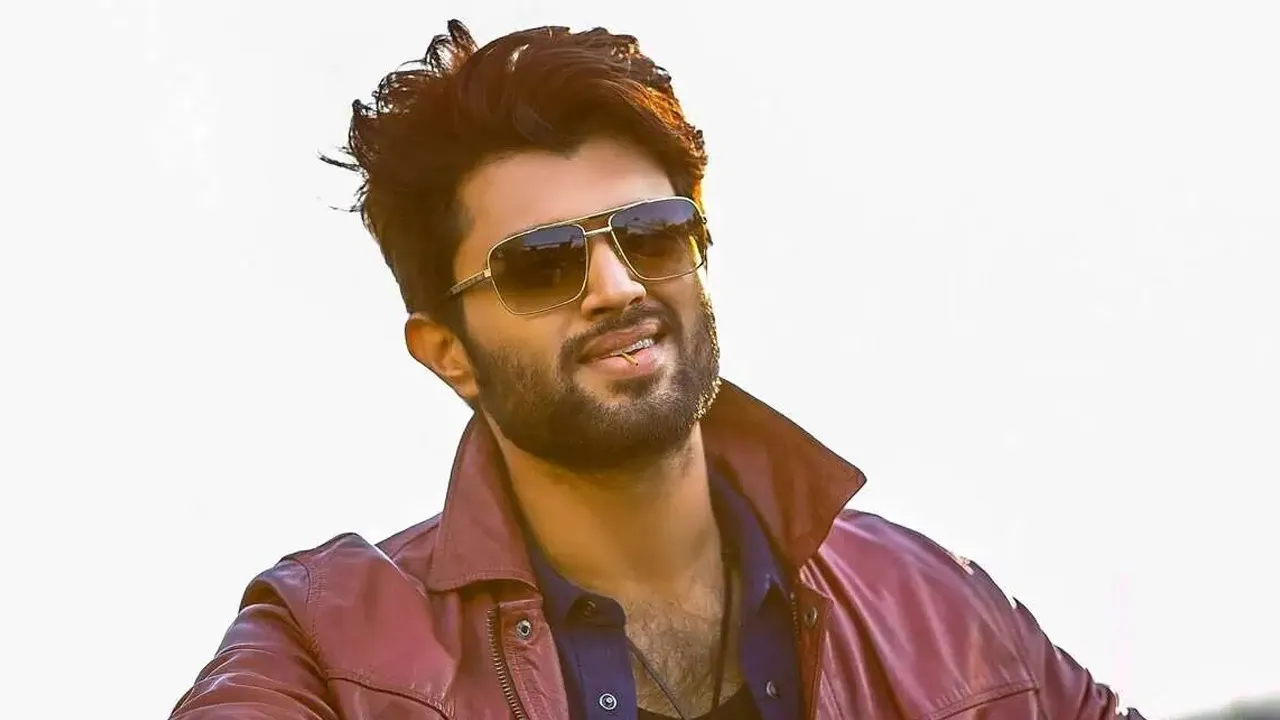 સાઉથના સુપરસ્ટાર વિજય દેવેરાકોંડાનો થયો કાર અકસ્માત, હૈદરાબાદ જતા હતા