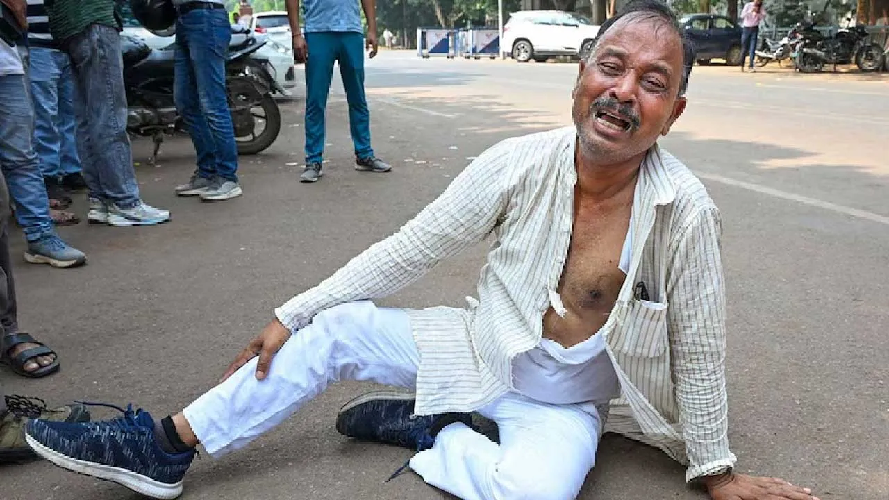 લાલૂએ ટિકિટ નહોતી આપી તો કપડા ફાડીને નેતાએ શ્રાપ આપેલો RJDને 25 સીટ જ આવશે અને એ સાચું પડ્યું