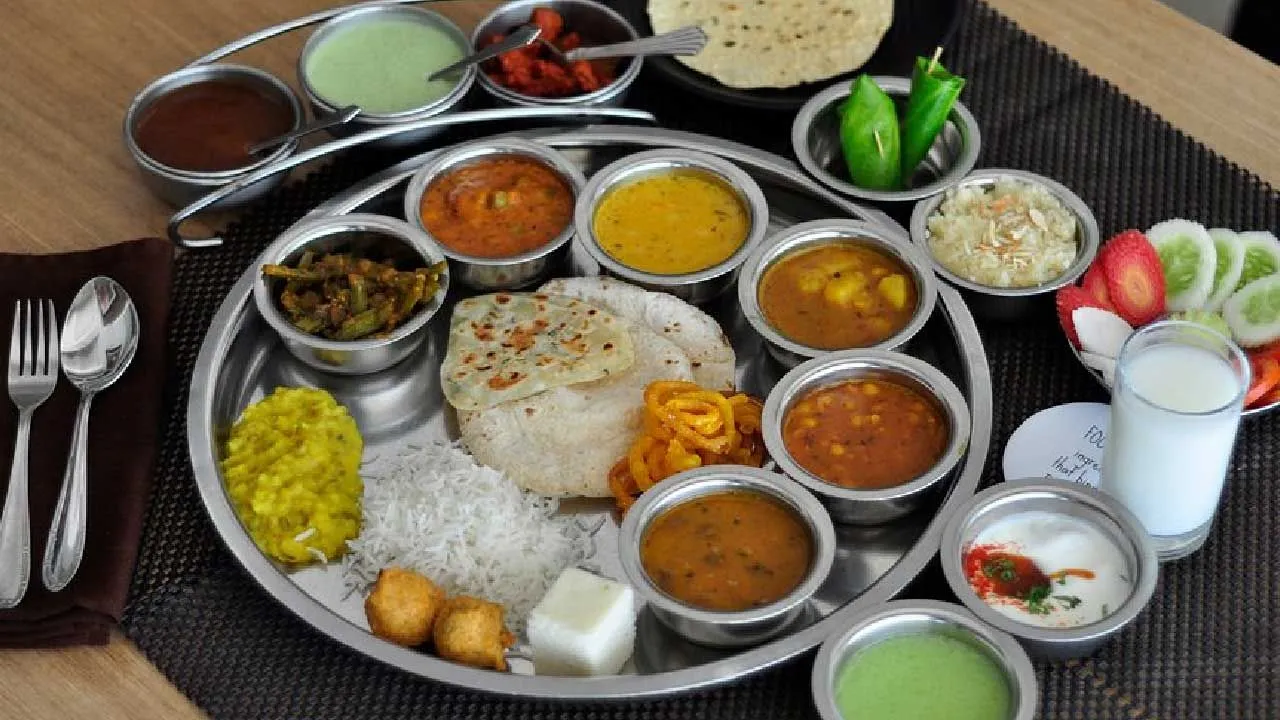 આયુર્વેદ અને વિજ્ઞાનની દૃષ્ટિએ કયા વાસણમાં ખાવું જોઈએ?