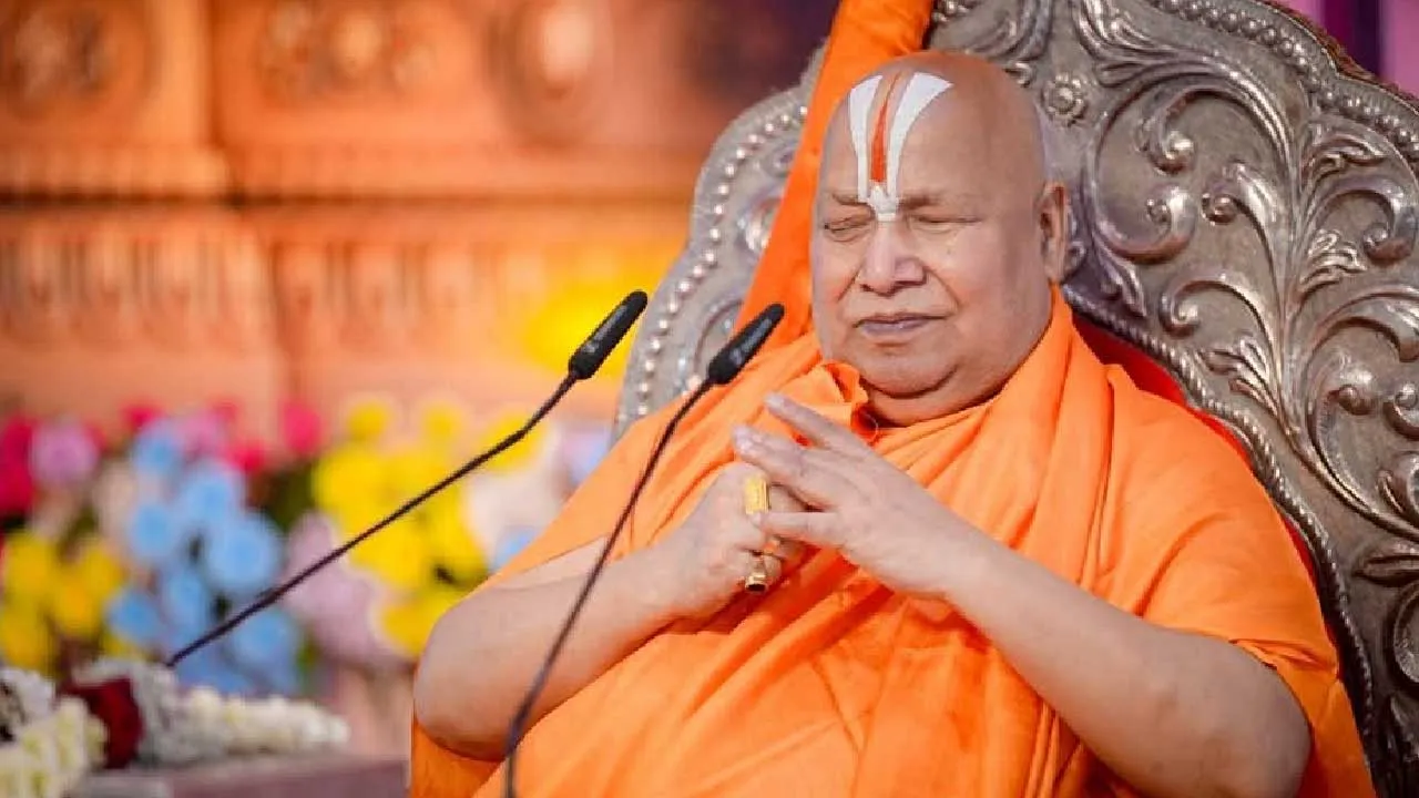 રામભદ્રાચાર્યએ પત્નીઓને આનંદ માટેનું સાધન કહી દીધું