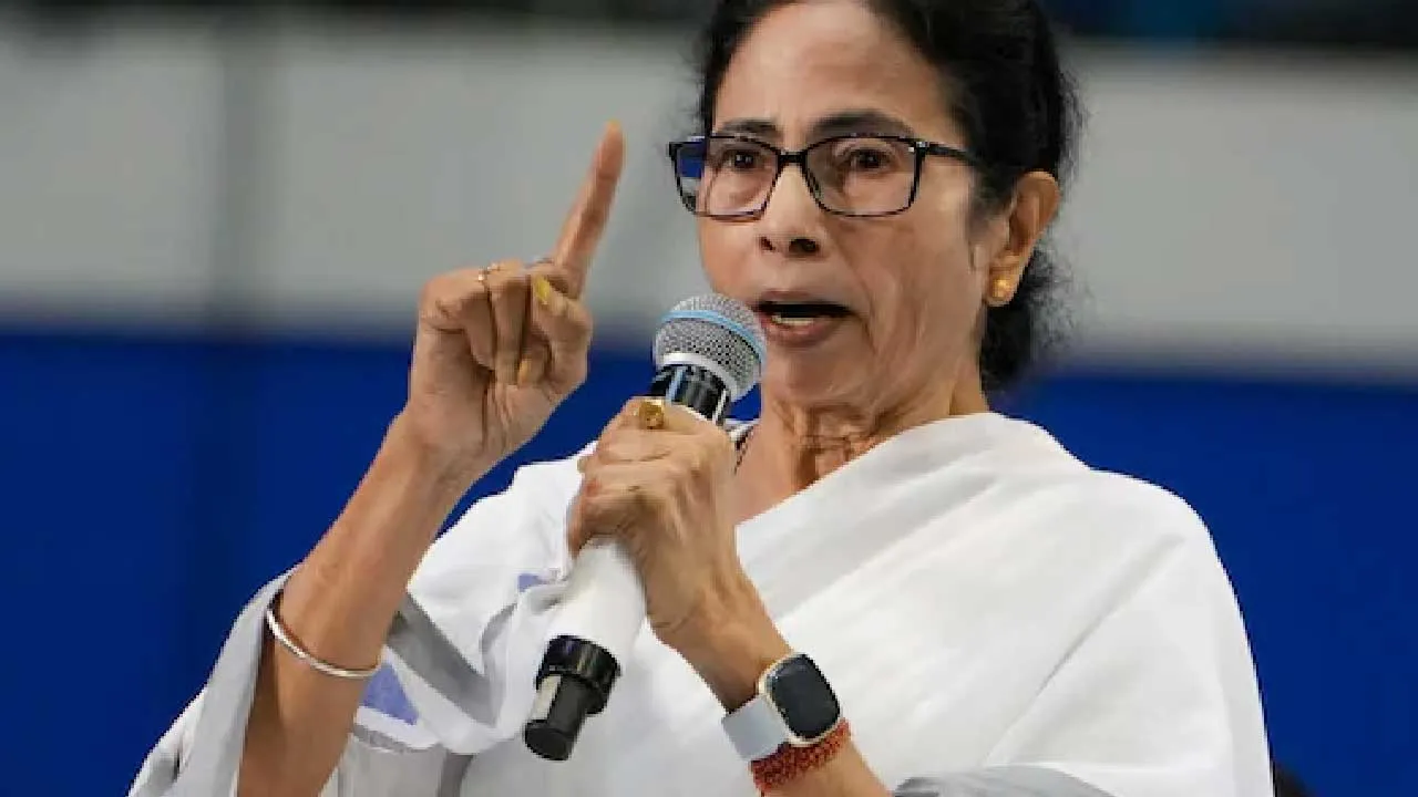 બંગાળમાં વકફ કાયદો લાગુ ન કરવાનો દાવો કરતા CM મમતા બેનર્જીએ છેવટે વિચાર કેમ બદલી નાંખ્યો?
