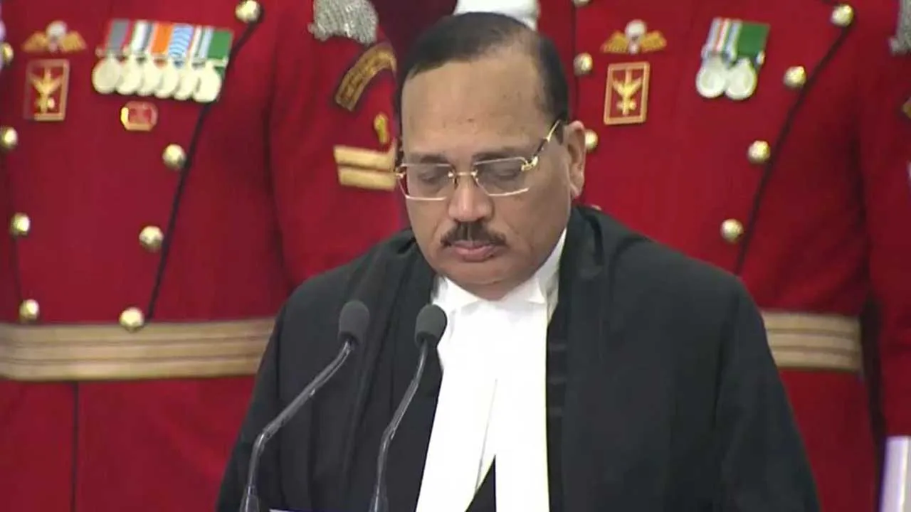 જસ્ટિસ સૂર્યકાંત બન્યા દેશના 43માં ચીફ જસ્ટિસ, વક્ફ બોર્ડ, SIR.. સહિત આ મોટા કેસ CJI સામે હશે