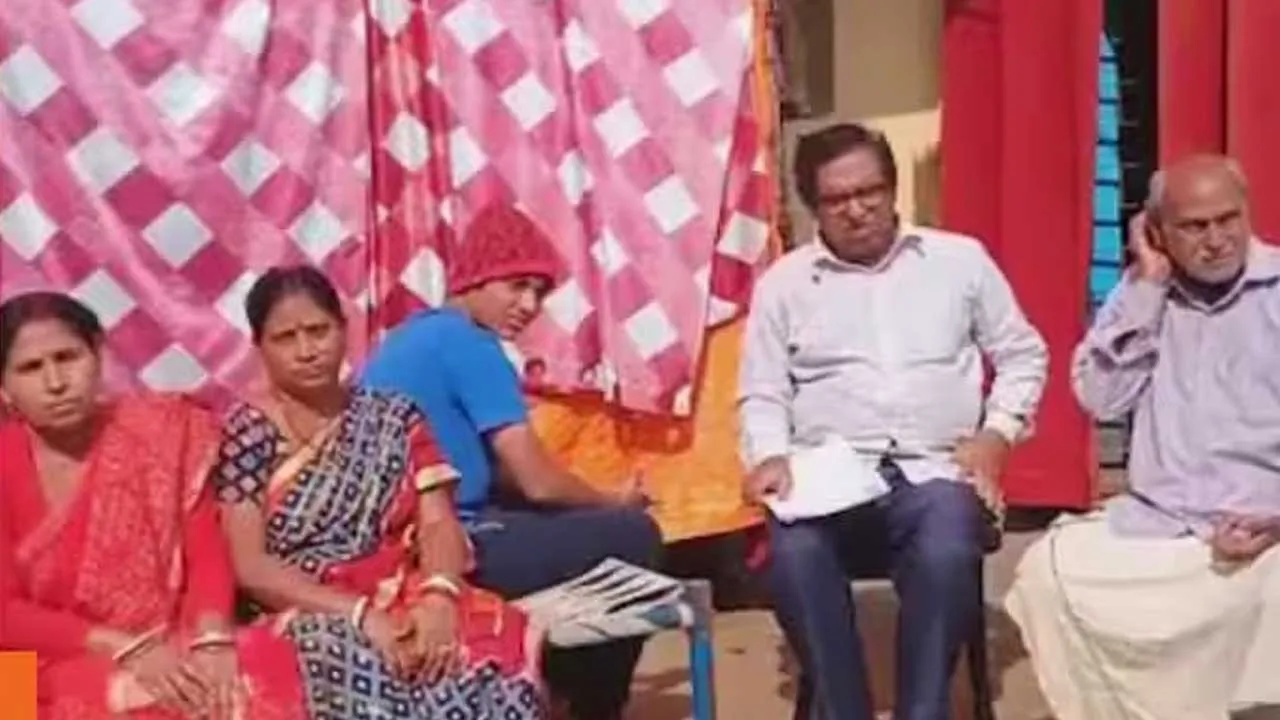 પશ્ચિમ બંગાળમાં SIRની પ્રક્રિયાએ વિખુટા પડેલા પરિવારને જોડ્યો; 37 વર્ષ પહેલાં કુટુંબને છોડી ગયેલો પુત્ર ઘરે પાછો ફર્યો