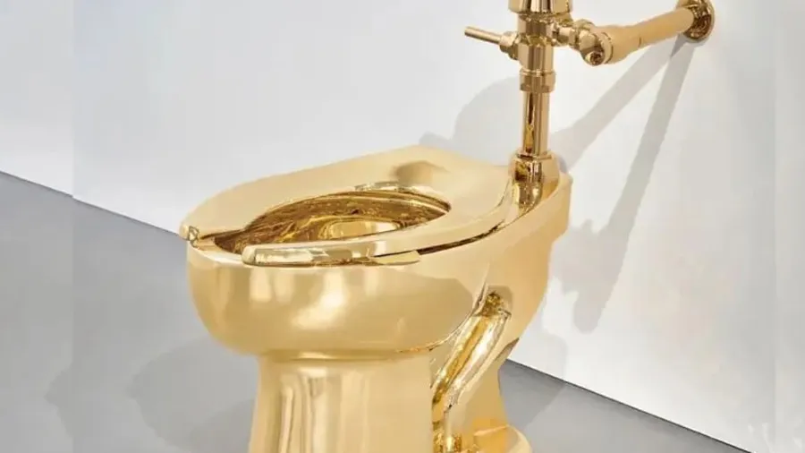Gold-Toilet-Auction.jpg-2