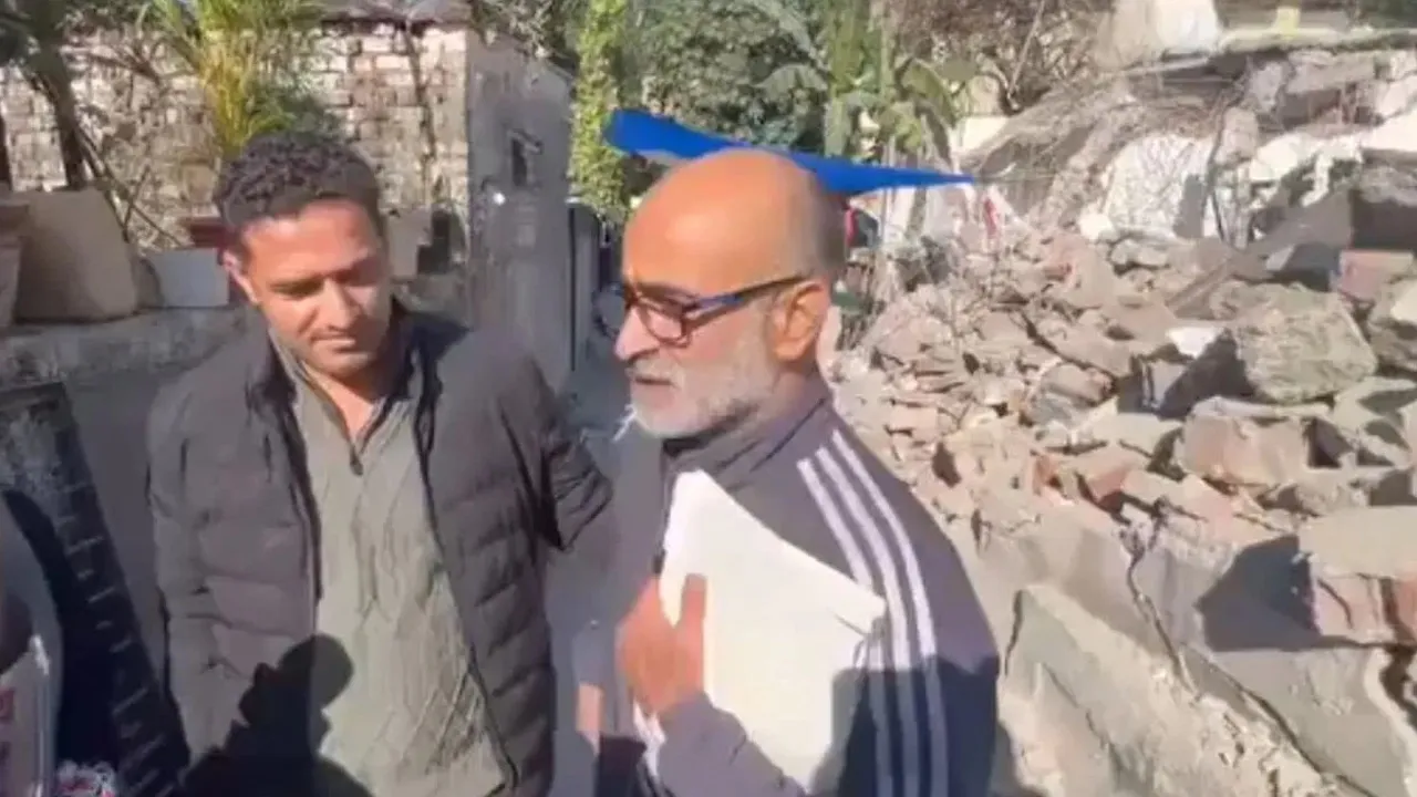 તંત્રએ પત્રકાર અરફાઝ અહમદનું ઘર તોડ્યું, હિન્દુ પાડોશીએ નવું મકાન બનાવવા આપી દીધો પ્લોટ