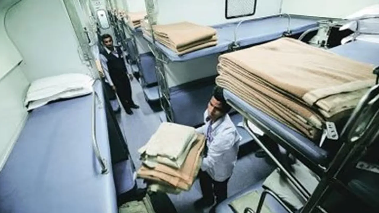 હવે ટ્રેનના સ્લીપર કોચમાં પણ મળશે બેડશીટ-ઓશિકું, આટલા રૂપિયા એક્સ્ટ્રા ચૂકવવા પડશે