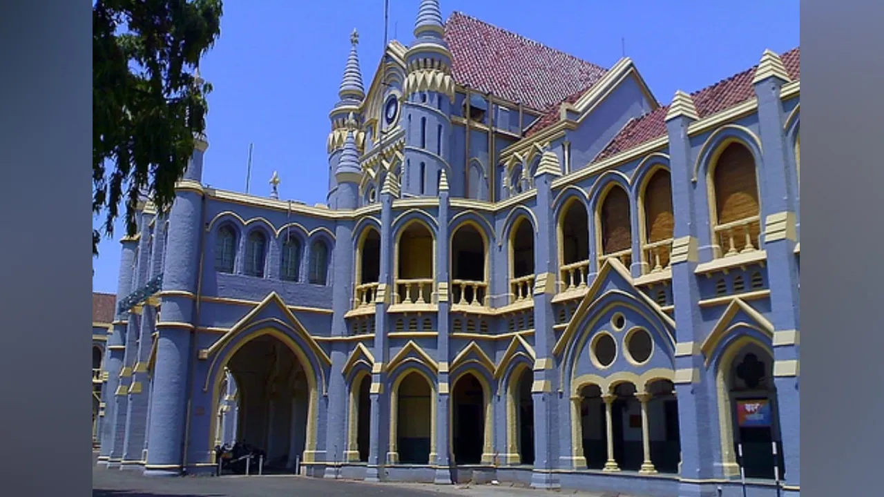 કલેક્ટરની ભૂલથી એક વર્ષ જેલમાં રહ્યો નિર્દોષ, હાઈકોર્ટે કહ્યું- પોતાના ખિસ્સામાંથી 2 લાખ ભરો’