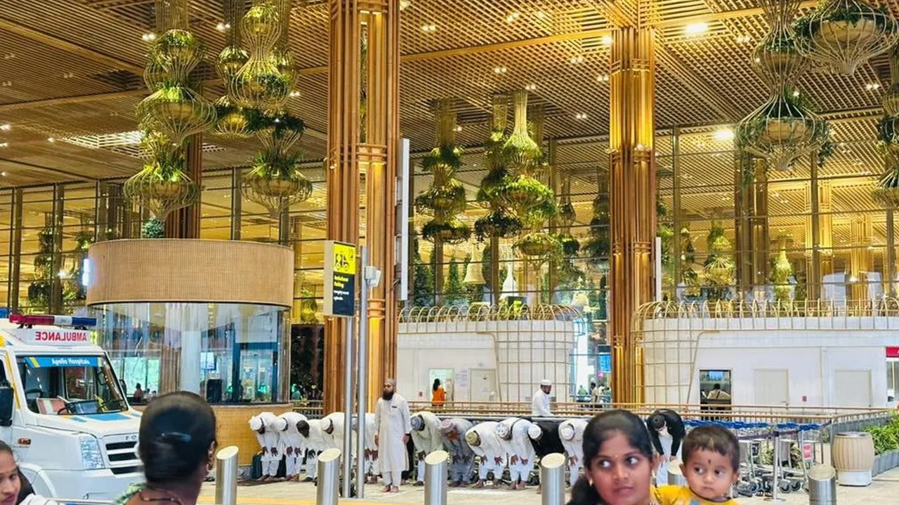 એરપોર્ટ પર જાહેરમાં નમાઝ અદા કરતા વિવાદ, BJPનો કોંગ્રેસ પર પ્રહાર