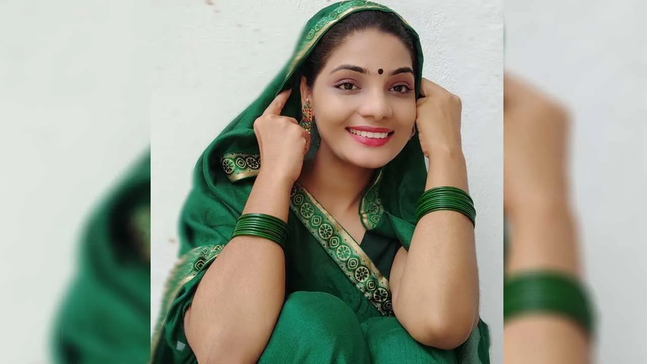 મુશ્કેલીમાં લોકગાયિકા નેહા સિંહ, ધરપકડ કરવા દરોડા પાડી રહી છે લખનૌ પોલીસ, જાણો મામલો