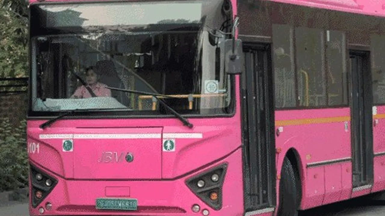 સુરતને બે વર્ષની રાહ બાદ મળ્યા પ્રથમ મહિલા BRTS પાઇલટ: 'પિંક બસ' દોડશે
