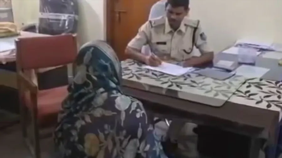 50 વર્ષના વેવાઈ સાથે પ્રેમમાં પડી છોકરાની મા, પતિ અને બે બાળકોને છોડીને ભાગી ગઈ