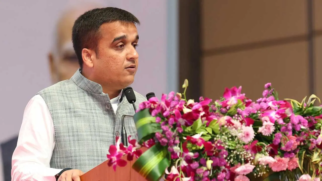 ગુજરાત પોલીસ સ્માર્ટ બની, કોન્સ્ટેબલોએ AI-ડ્રોનથી પકડ્યો 1.9 કરોડનો ગાંજો: હર્ષ સંઘવી