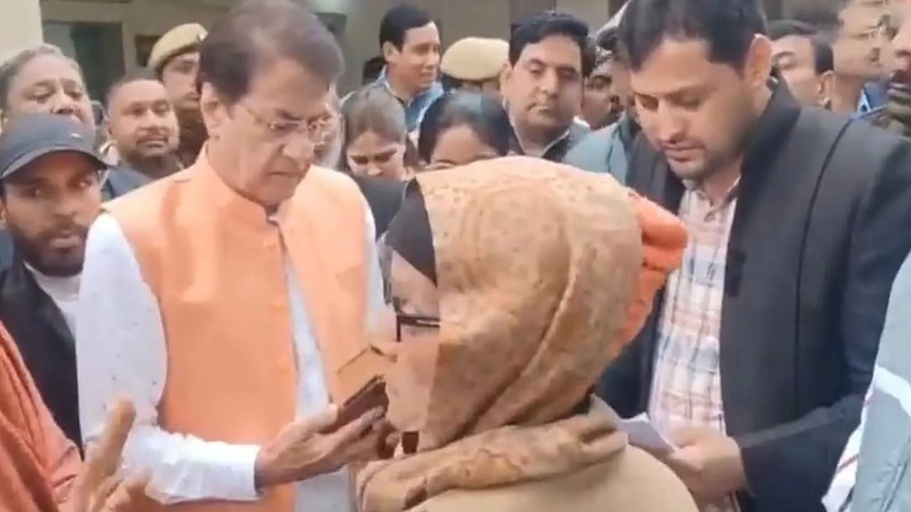 BJP સાંસદ અરુણ ગોવિલે DMને ફોન પર કહ્યું, 'આ મહિલા પોતાને ભૂત બતાવી રહી છે, તેને પાછી જીવિત કરો...'