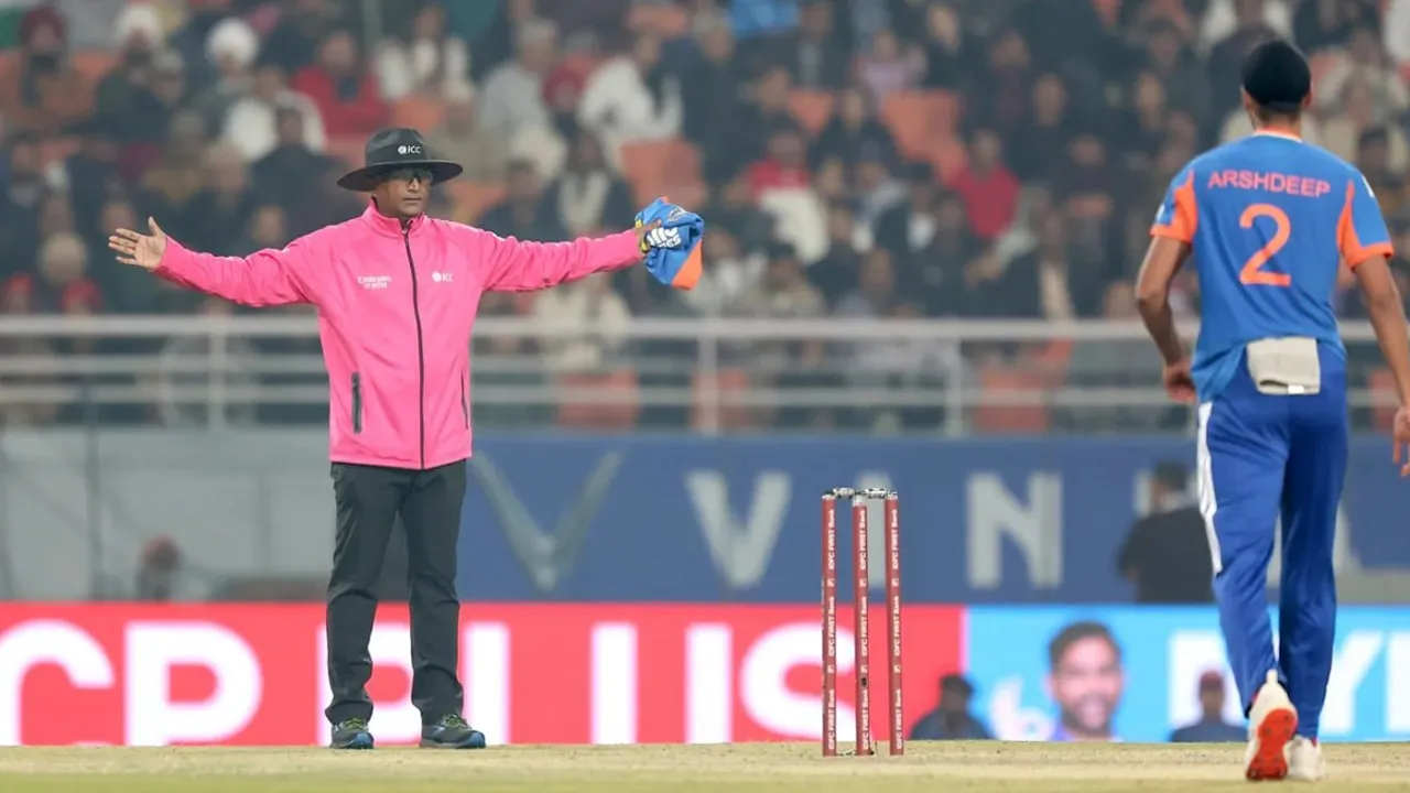 અર્શદીપ સિંહે ફેંકી 13 બૉલની ઓવર, લાઈવ મેચમાં ગંભીર ગુસ્સે 