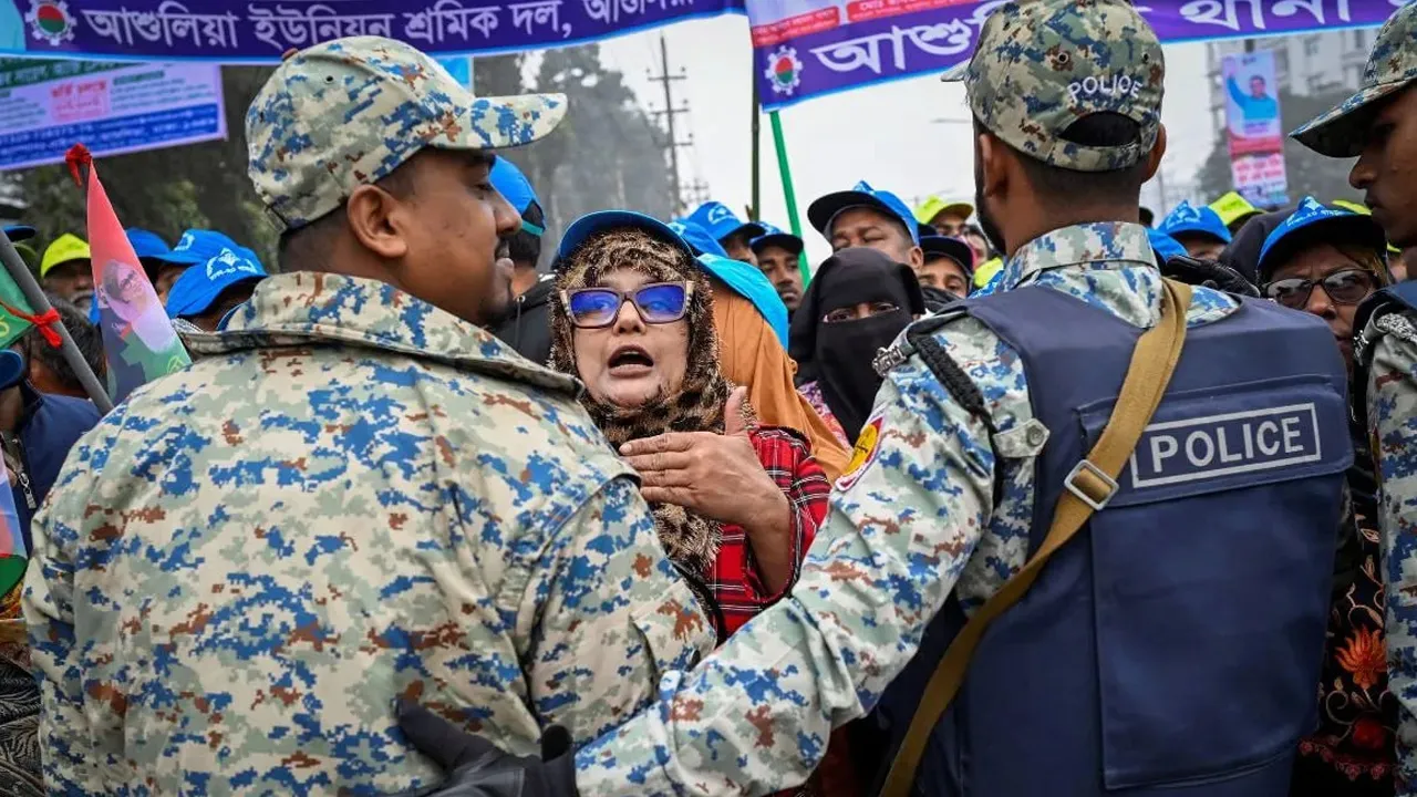 બોર્ડર ખોલી દો, અમને બચાવી લો..’, બાંગ્લાદેશમાં ફસાયેલા હિન્દુઓની ભારતને વિનંતી