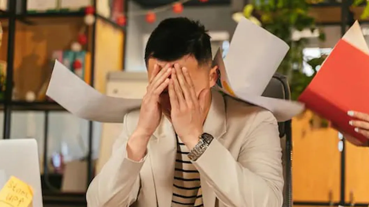 કર્મચારીને વારંવાર બાથરૂમ જવાનું ભારે પડી ગયું, કંપનીએ નોકરીમાંથી કાઢી મૂક્યો