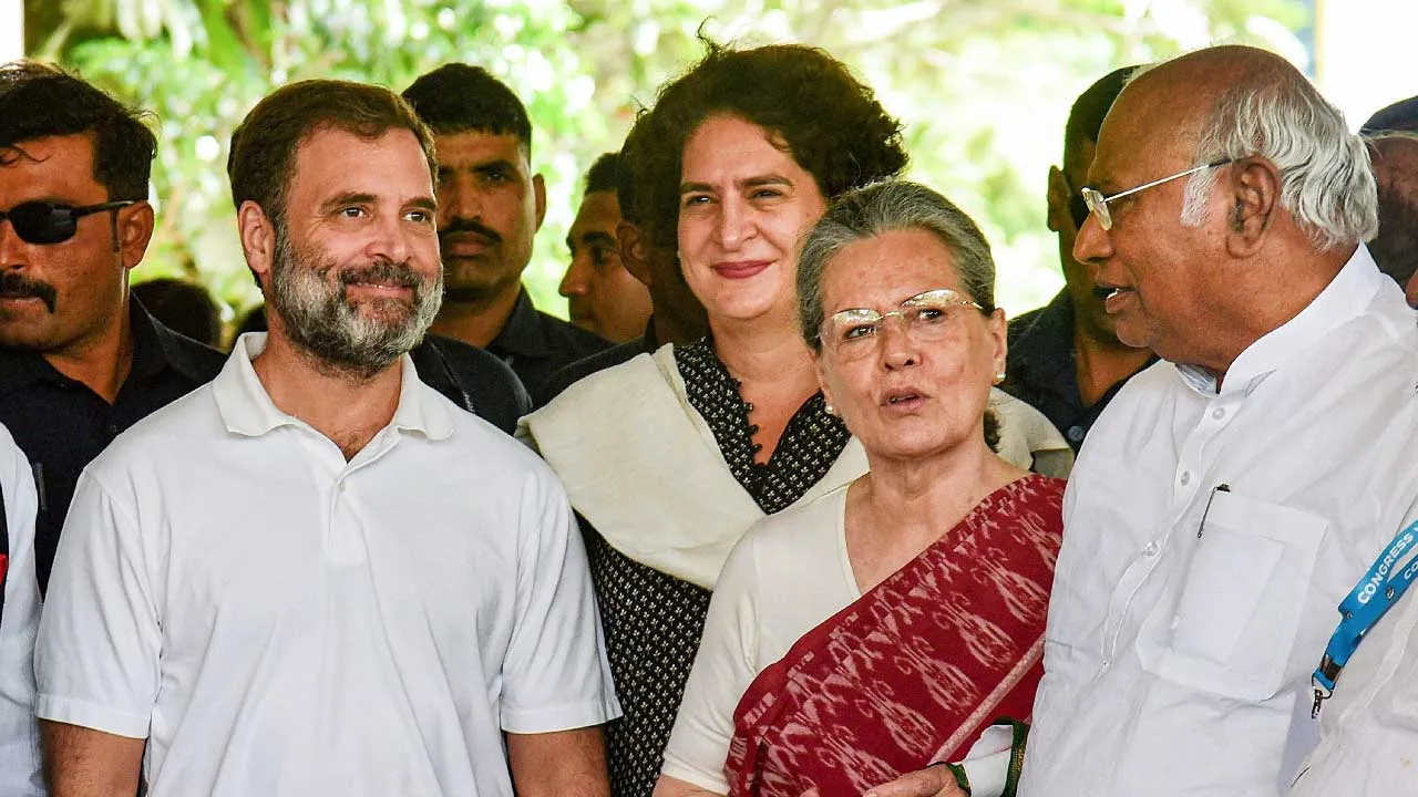 કોંગ્રેસનું અનાવશ્યક આંદોલન: નવી યોજનાને આવકારવાને બદલે વિવાદ ઊભો કરવો