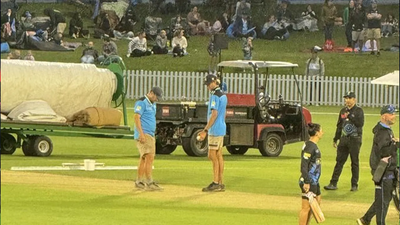 ક્રિકેટમાં આવું પહેલી વખત બન્યું, ઇનિંગ બ્રેક બાદ પીચમાં એવું થયું કે મેચ રદ્દ કરી દેવાઈ