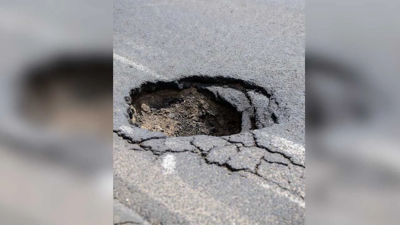 રસ્તા પર ખાડા હોવાની જાણ કરનારને મળશે રૂ. 5000, આ રાજ્યમાં આવી રહી છે નવી સ્કીમ