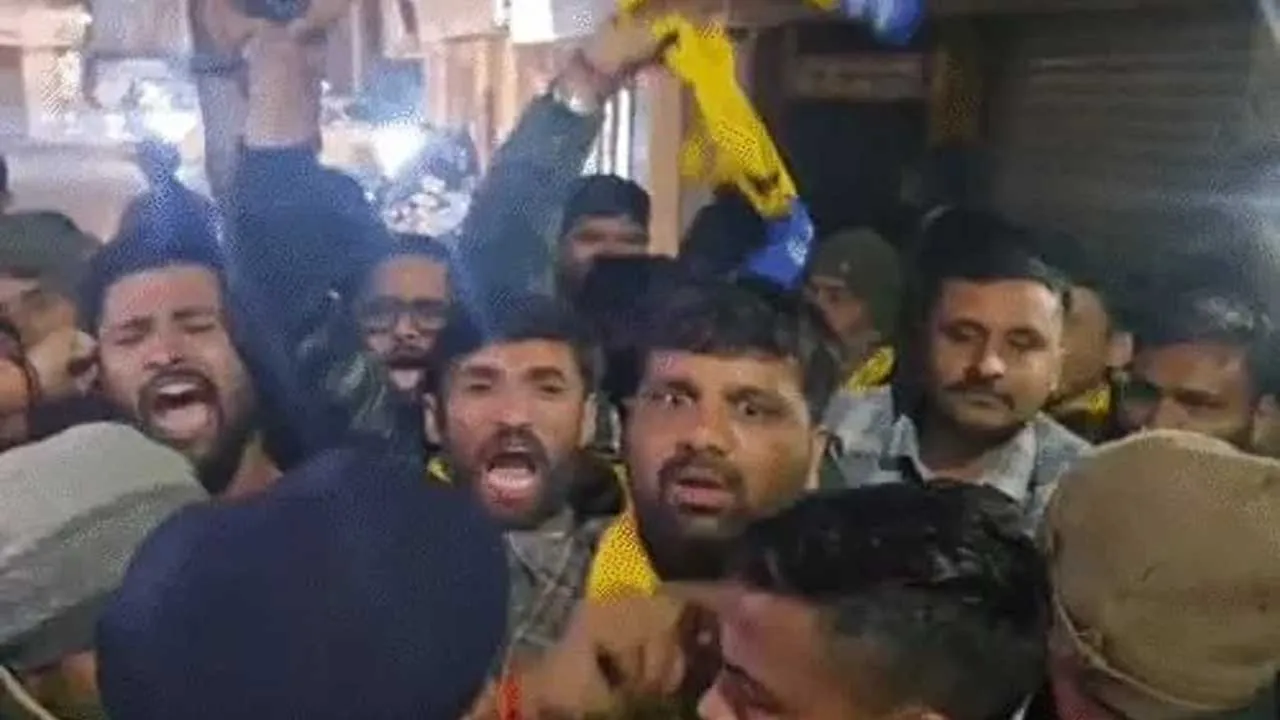 AAPના સહ-પ્રભારીનું રાજીનામું, AAPને 'ગુંડાઓ અને અમીરોની પાર્ટી' ગણાવી