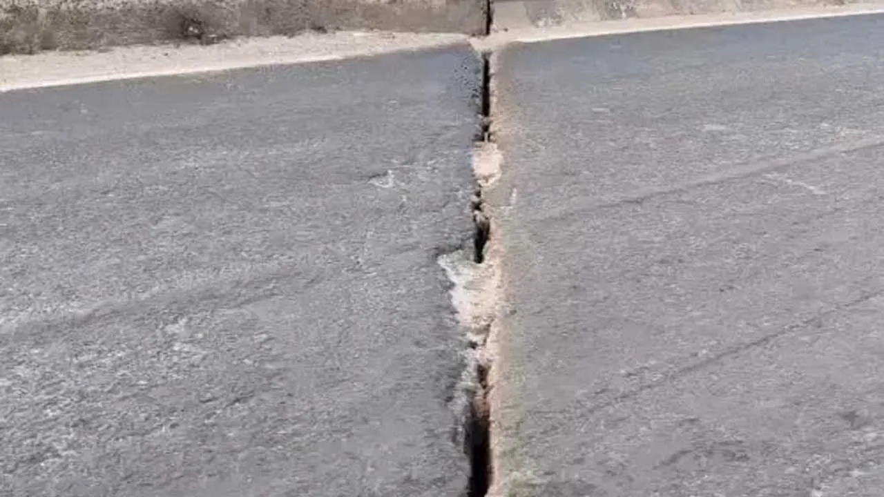 રાજકોટઃ ગોંડલ ચોકડી ઓવરબ્રિજ પર મોટી તિરાડ, 2 વર્ષ અગાઉ જ 9 કરોડના ખર્ચે બન્યો હતો