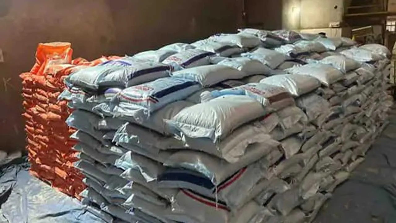 ખાતરને તો છોડી દો... SOGએ અમરેલીમાં નકલી ખાતર બનાવતી ફેક્ટરી ઝડપી