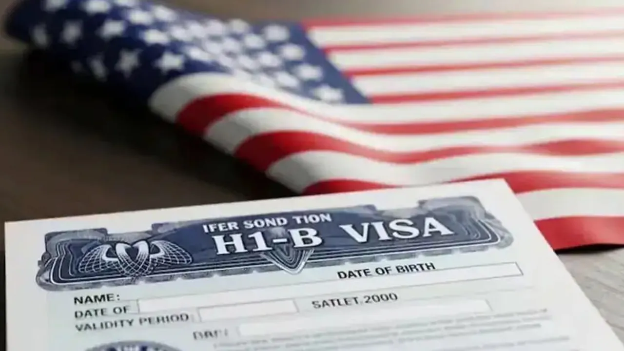 અમેરિકામાં H-1B વીઝા પર નવું સંકટ, ટેક્સાસે 2027 સુધી નવી અરજીઓ પર લગાવ્યો પ્રતિબંધ... ગવર્નરનો આદેશ