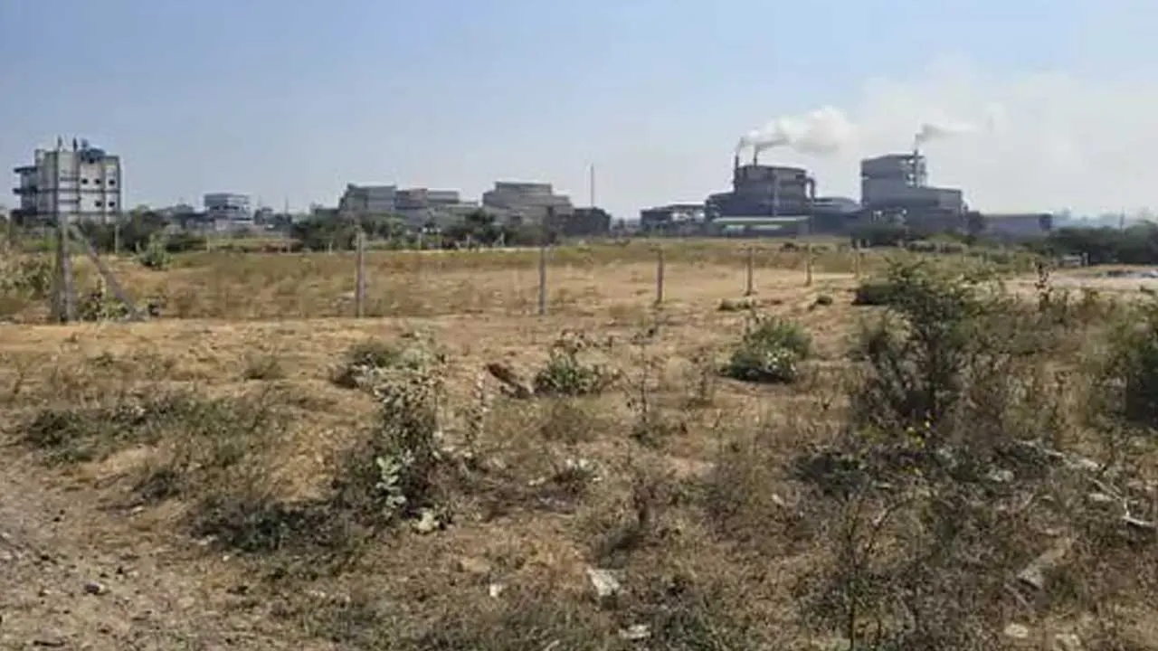 ‘આખું ગામ ખાલી થઈ જશે..’, જાણો કડીના ઇન્દ્રાડ ગામના લોકોએ ઉદ્યોગો ખસેડવાની માંગ કેમ કરી?