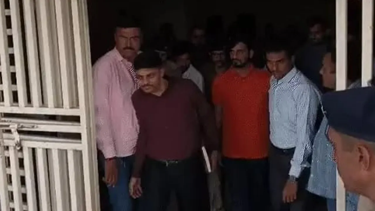 જયરાજ આહીર વિરુદ્ધ પુરાવા મળી ગયા કે પછી અંદરોઅંદર કંઈક રંધાયું? SITએ માયાભાઇના પુત્ર વિરુદ્ધ રિમાન્ડ કેમ ન માંગ્યા?