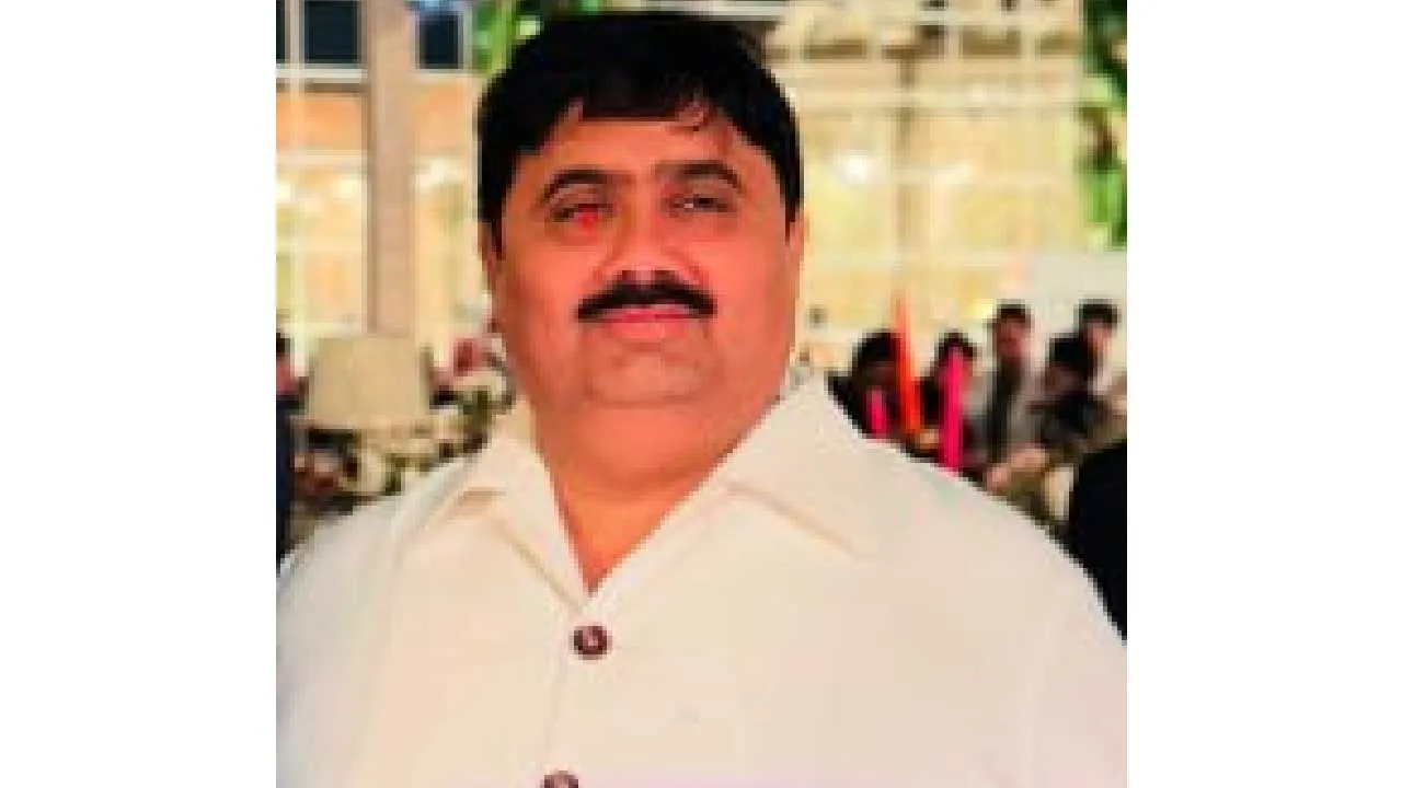 લક્ષ્મી ગ્રુપ અને અનિલ બગદાણા મોટી ડીલ કરે તે પહેલા ITનો ધડાકો