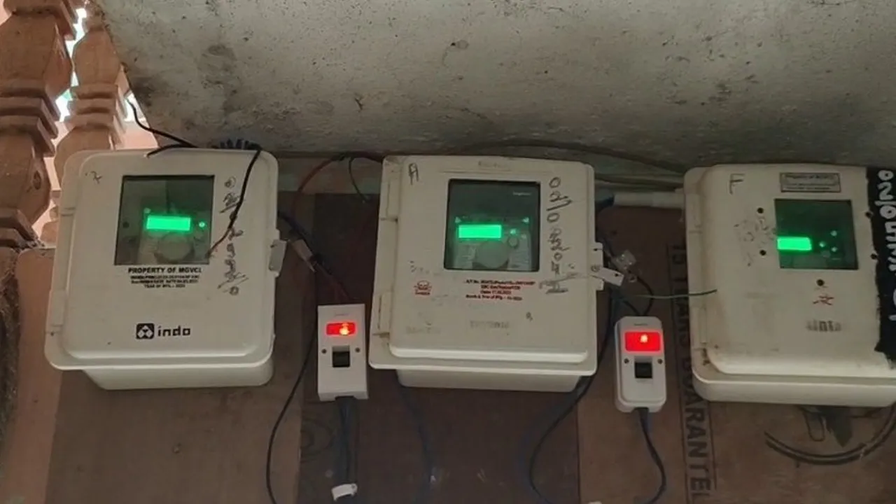 દાહોદમાં ₹14.76 કરોડનું વીજ કૌભાંડ: મીટરમાં 'રેઝિસ્ટર' લગાવી ખેલ ખેલાયો, કર્મચારીઓ સામે ફરિયાદ