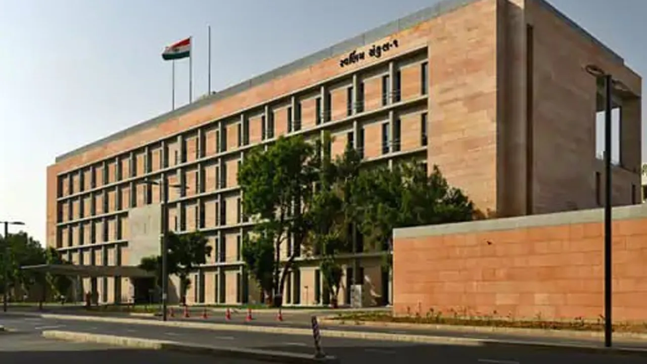 નાયબ મામલતદાર અને રેવન્યૂ તલાટીઓની જિલ્લા ફેર બદલી, જુઓ લિસ્ટ