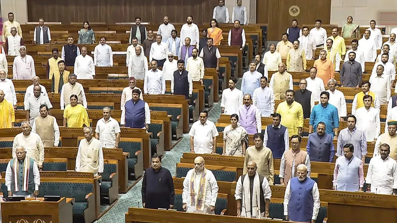 'વંદે માતરમ' સમયે પણ ઉભું રહેવું પડશે... 'જન ગણ મન' જેવા નિયમો બનશે? સરકાર કરી રહી છે તૈયારી