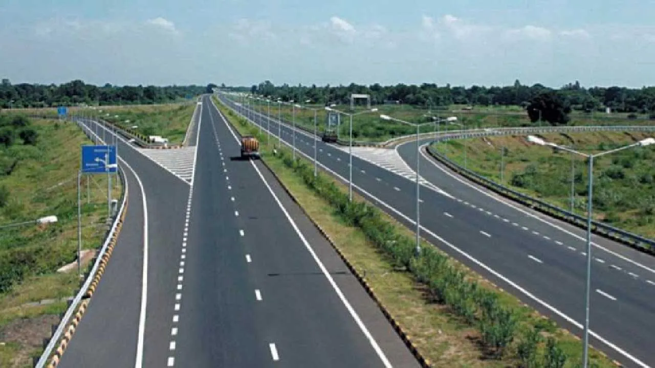 દેશના પ્રથમ ફોર-લેન અમદાવાદ-વડોદરા એક્સપ્રેસ-વેને પહોળો કરાશે