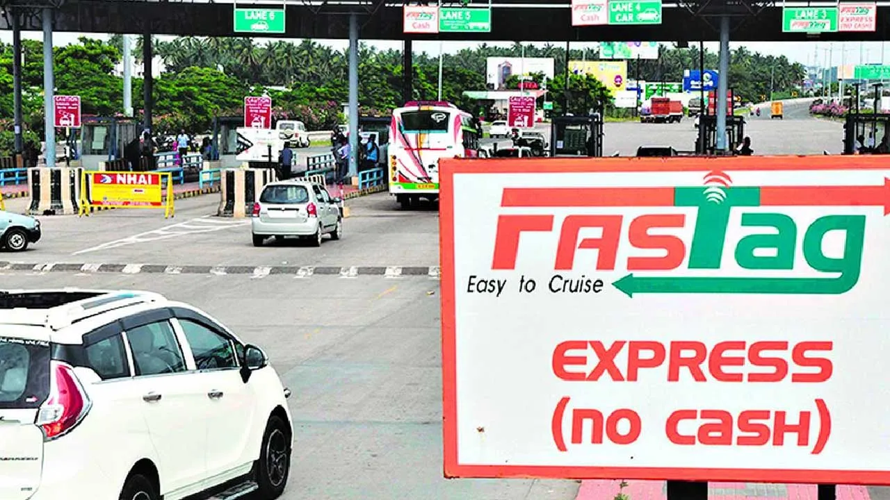 ટોલ પ્લાઝા પર રોકડા નહીં ચાલે, માત્ર FASTag અથવા UPI થી જ થશે ચુકવણી