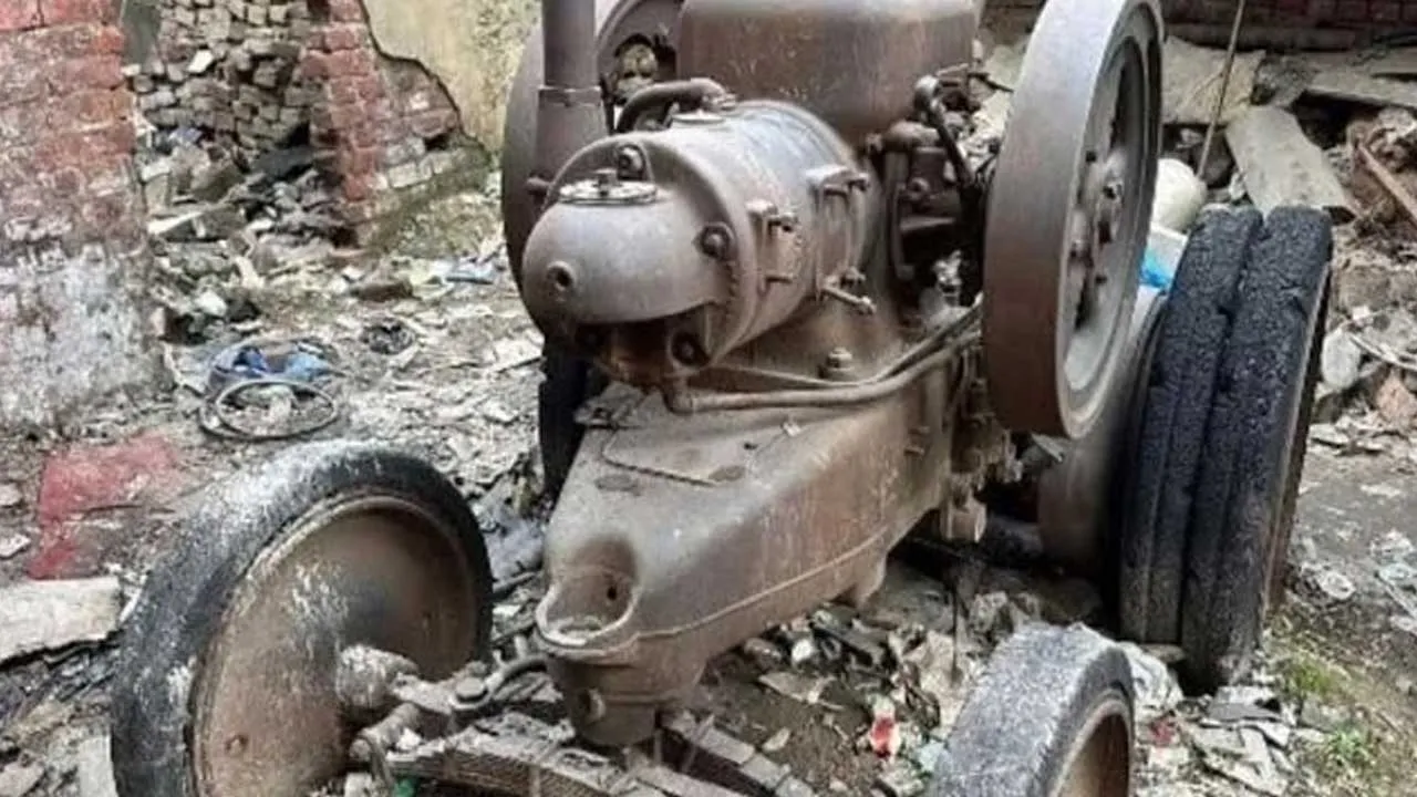 ભંગારમાં પડેલું 105 વર્ષ જૂનું જર્મન ટ્રેક્ટર સવા કરોડમાં વેચાયું; ઇન્ટરનેટ પર થયું વાયરલ
