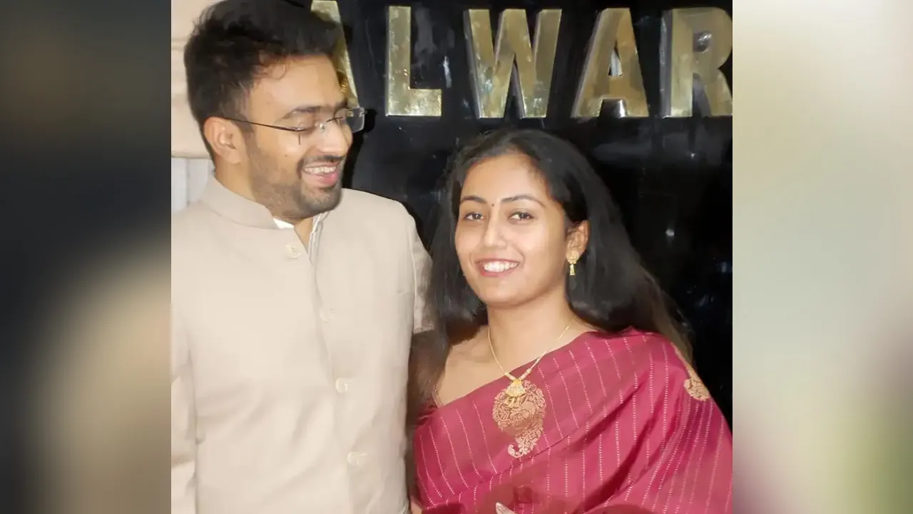 IAS અધિકારીએ કોઈપણ ખર્ચા વગર કલેક્ટર ચેમ્બરમાં કરી લીધા લગ્ન