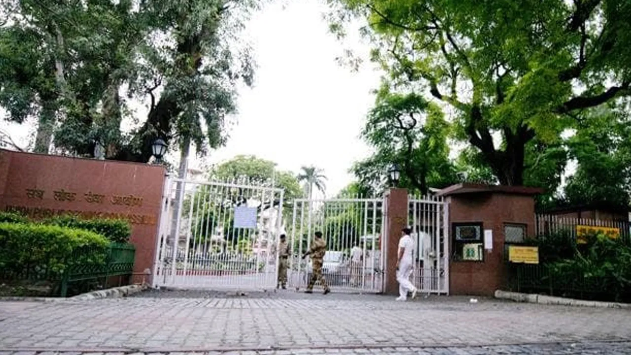 UPSC નોટિફિકેશનમાં અસંખ્ય ખોટી જોડણીઓ છપાઈ! Examinationની સ્પેલિંગ પણ બરાબર નથી લખાઈ