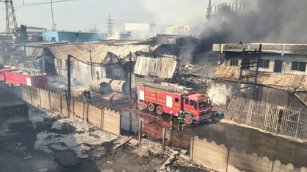 સુરતની એથર ઇન્ડસ્ટ્રીઝમાં ફરી આગ, શેર ઉચકાયો, 2023માં 100 કરોડનો વીમો ક્લેઇમ 